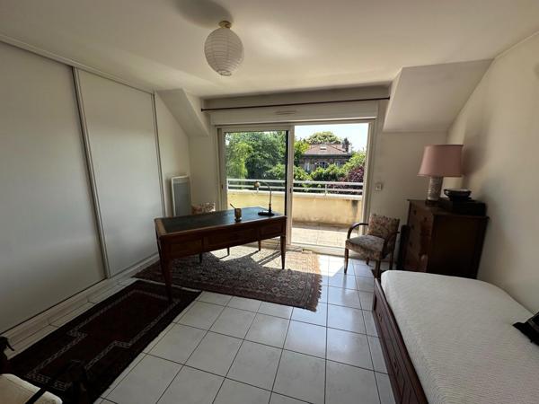 Appartement de 120 m2 (102m2 carrez) avec grande terrasse et balcon