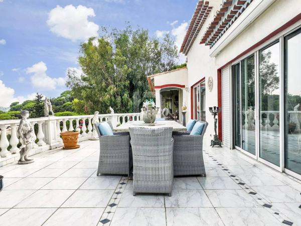 Villa provençale en pierre avec vue mer à Sainte-Maxime