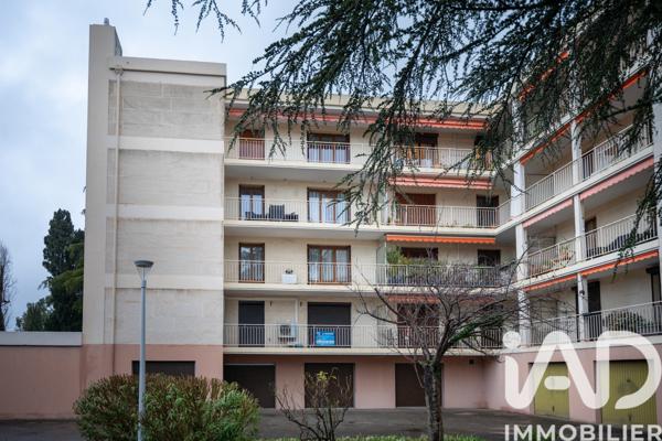 Location appartement 5 pièces 96 m² Salon-de-Provence