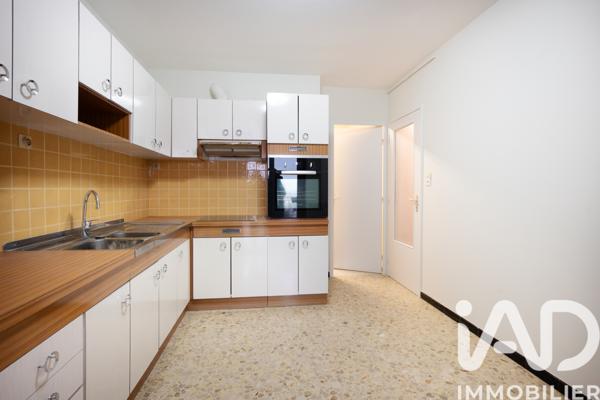 Location appartement 5 pièces 96 m² Salon-de-Provence