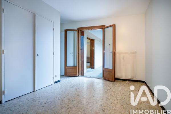 Location appartement 5 pièces 96 m² Salon-de-Provence