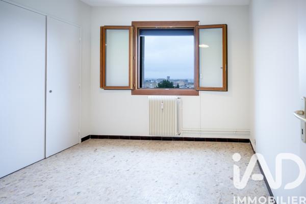 Location appartement 5 pièces 96 m² Salon-de-Provence