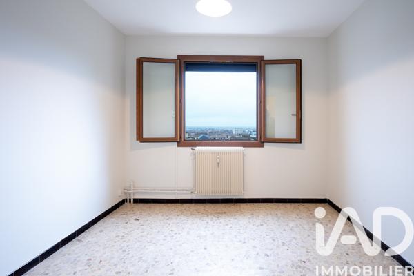 Location appartement 5 pièces 96 m² Salon-de-Provence