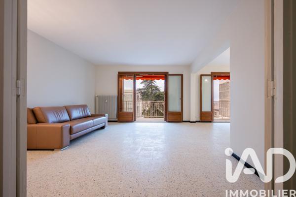 Location appartement 5 pièces 96 m² Salon-de-Provence