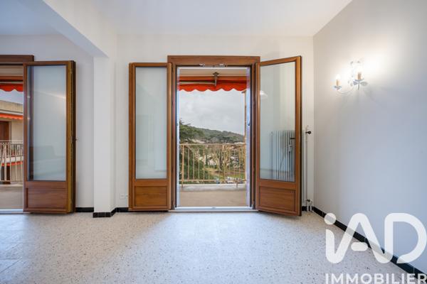 Location appartement 5 pièces 96 m² Salon-de-Provence