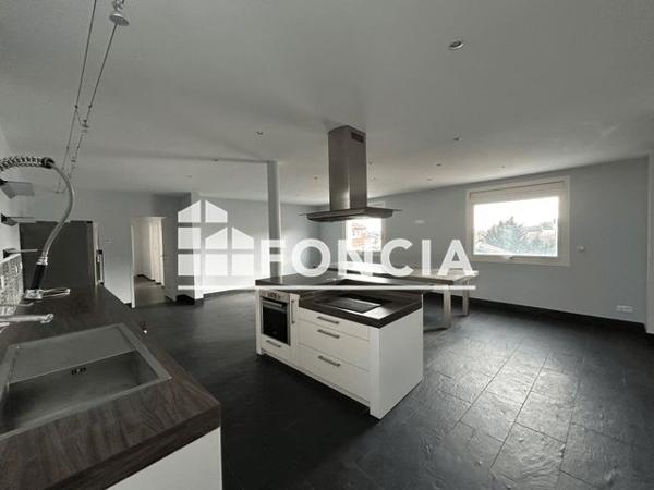 Location Appartement 6 pièces 250 m² - 2 RUE DU CAPITAINE BES Poitiers 86000