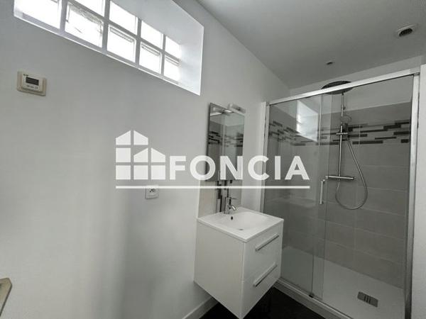 Location Appartement 6 pièces 250 m² - 2 RUE DU CAPITAINE BES Poitiers 86000