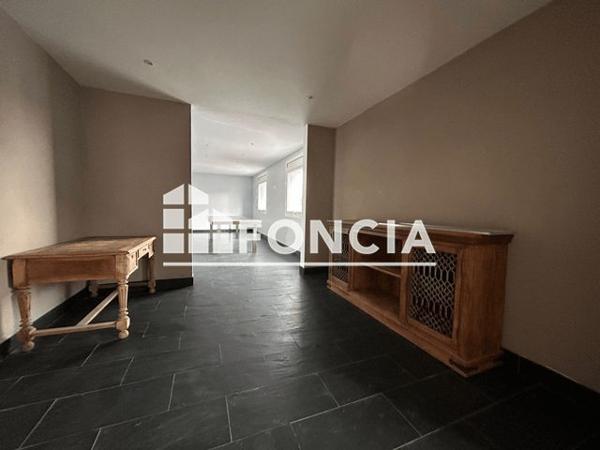 Location Appartement 6 pièces 250 m² - 2 RUE DU CAPITAINE BES Poitiers 86000