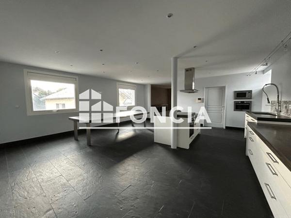 Location Appartement 6 pièces 250 m² - 2 RUE DU CAPITAINE BES Poitiers 86000