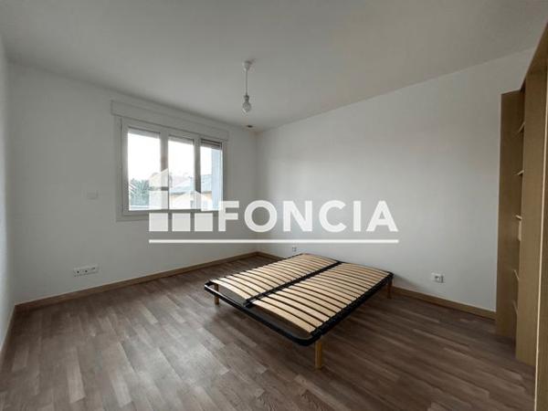 Location Appartement 6 pièces 250 m² - 2 RUE DU CAPITAINE BES Poitiers 86000