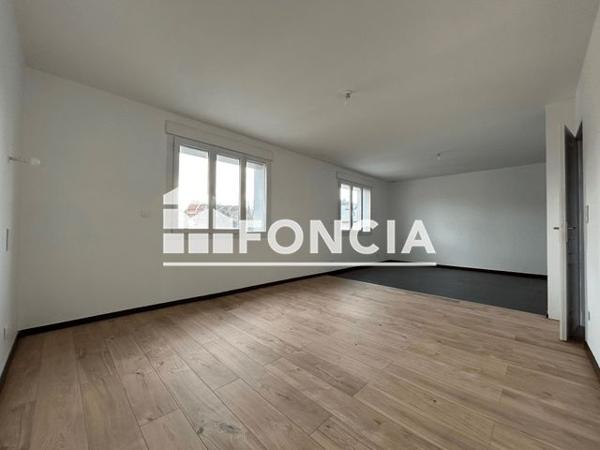 Location Appartement 6 pièces 250 m² - 2 RUE DU CAPITAINE BES Poitiers 86000