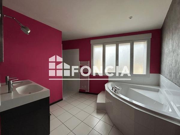 Location Appartement 6 pièces 250 m² - 2 RUE DU CAPITAINE BES Poitiers 86000