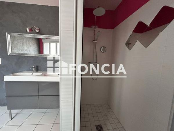 Location Appartement 6 pièces 250 m² - 2 RUE DU CAPITAINE BES Poitiers 86000