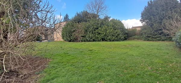 Terrain à bâtir avec grange, idéal famille/artisan