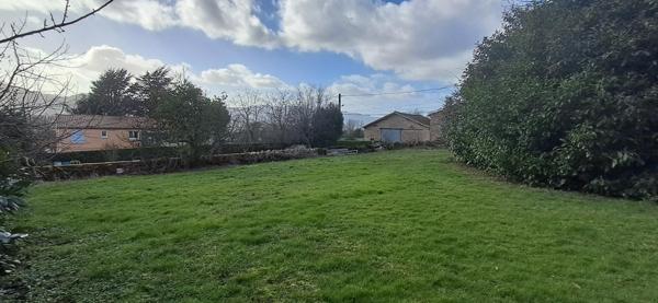 Terrain à bâtir avec grange, idéal famille/artisan