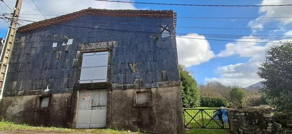 Terrain à bâtir avec grange, idéal famille/artisan