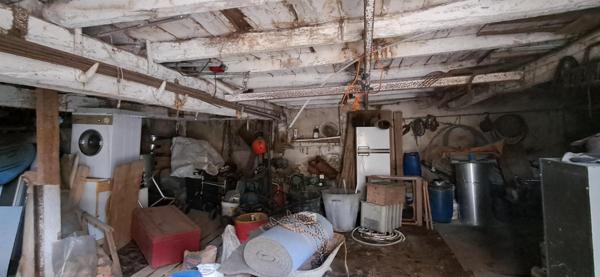 Terrain à bâtir avec grange, idéal famille/artisan