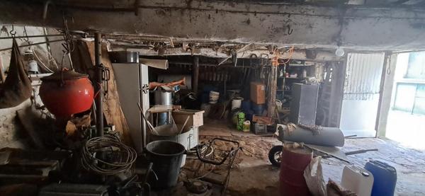 Terrain à bâtir avec grange, idéal famille/artisan