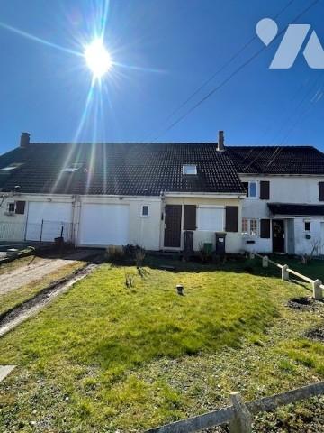 Maison comprenant : hall d’entrée desservant salon/séjour, cuisine, cellier, wc, chambre