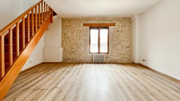 Dpt Yvelines (78), à vendre GUERVILLE appartement Triplex T2 de 51,97 m²