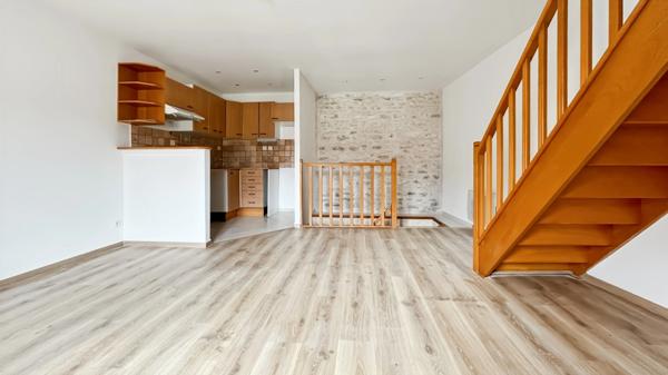 Dpt Yvelines (78), à vendre GUERVILLE appartement Triplex T2 de 51,97 m²