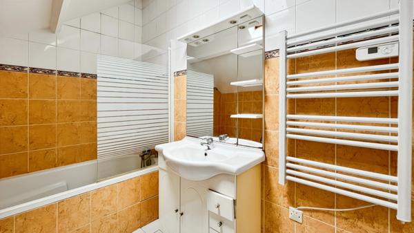 Dpt Yvelines (78), à vendre GUERVILLE appartement Triplex T2 de 51,97 m²