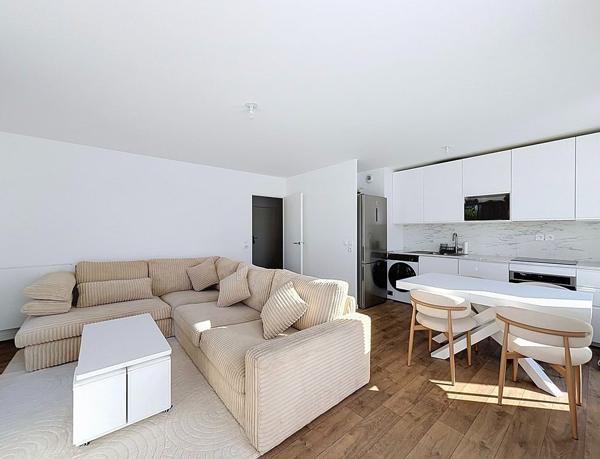 Appartement loué F3 dernier étage avec terrasse exposée SUD