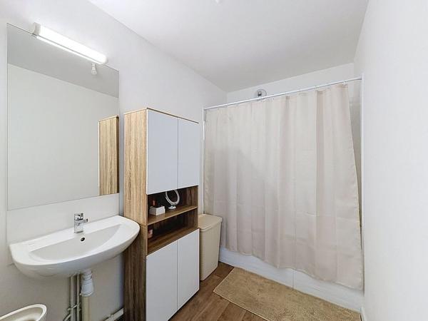 Appartement loué F3 dernier étage avec terrasse exposée SUD