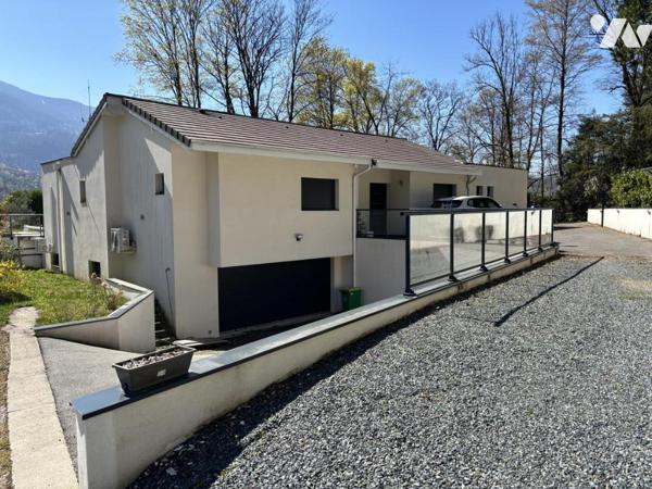 Villa contemporaine de plain‑pied – Vue panoramique massif Belledonne – 