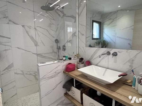 Villa contemporaine de plain‑pied – Vue panoramique massif Belledonne – 