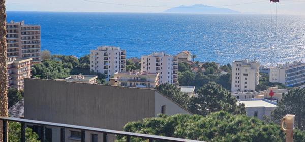 BASTIA (20) APPARTEMENT 87m², 3 CHAMBRES AVEC CAVE GRENIER et GARAGE - SUPERBE VUE MER