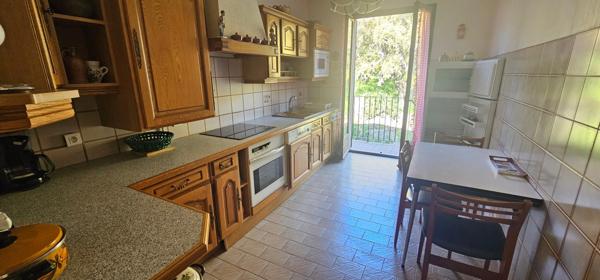 BASTIA (20) APPARTEMENT 87m², 3 CHAMBRES AVEC CAVE GRENIER et GARAGE - SUPERBE VUE MER