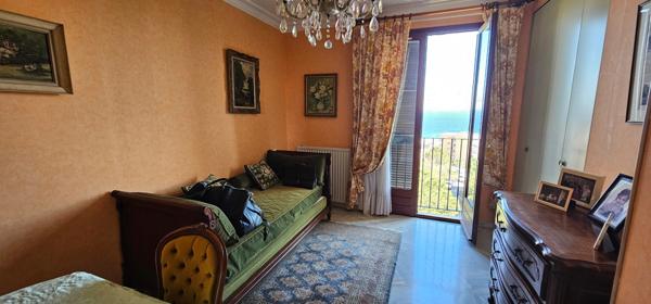BASTIA (20) APPARTEMENT 87m², 3 CHAMBRES AVEC CAVE GRENIER et GARAGE - SUPERBE VUE MER