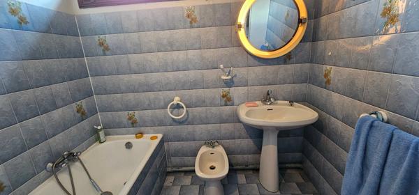 BASTIA (20) APPARTEMENT 87m², 3 CHAMBRES AVEC CAVE GRENIER et GARAGE - SUPERBE VUE MER