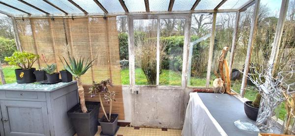 Maison coup de coeur avec 2 chambres, mezzanine, terrain clos avec piscine hors sol, espace de stockage à pied des commerces