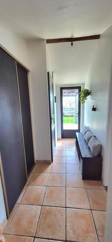 Maison coup de coeur avec 2 chambres, mezzanine, terrain clos avec piscine hors sol, espace de stockage à pied des commerces