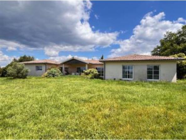 SUD BORDEAUX PROPRIETE EQUESTRE AVEC HABITATION, 19 BOXES, PADDOCK EN HERBE, CARRIERE ET MANEGE