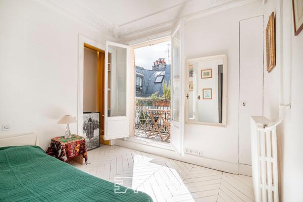 Duplex lumineux avec balcons et vue sur l’Église Saint-Vincent de Paul