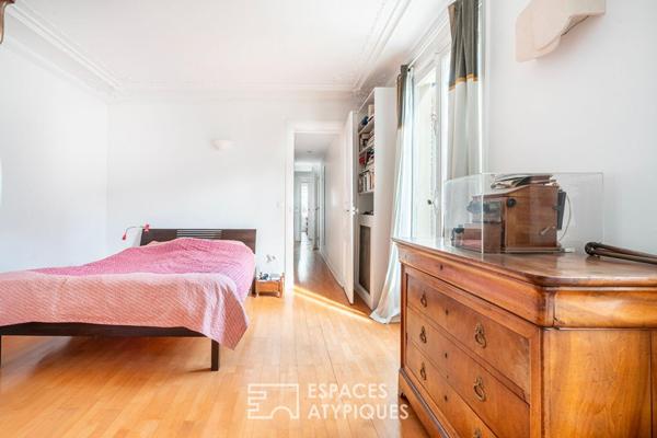 Duplex lumineux avec balcons et vue sur l’Église Saint-Vincent de Paul