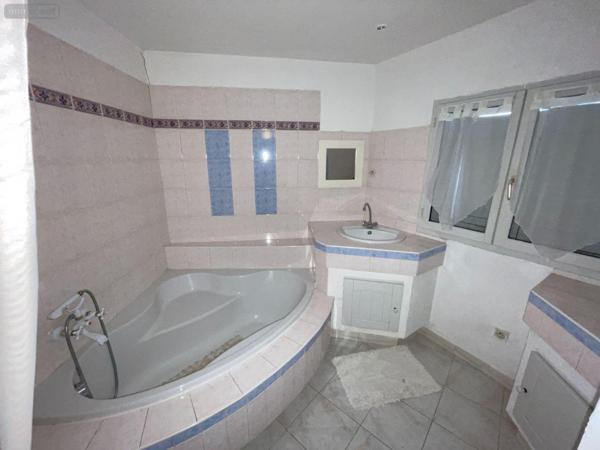 Maison de ville à vendre à Valensole dans les Alpes-de-Haute-Provence (04210), ref : 025/1926 Centre ville Maison de ville à vendre à Valensole dans les Alpes-de-Haute-Provence (04210), ref : 025/1926 Centre ville Maison de ville à vendre à Valensole dans les Alpes-de-Haute-Provence (04210), ref : 025/1926 Centre ville