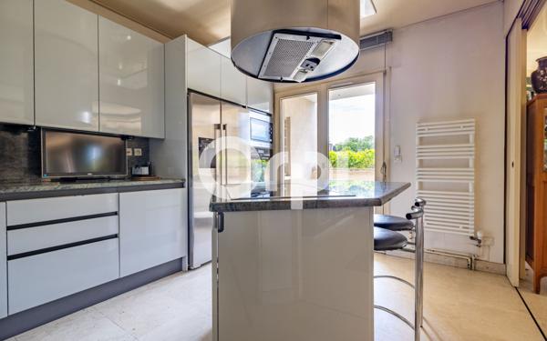 Appartement à vendre    6 pièces •  Le Raincy
