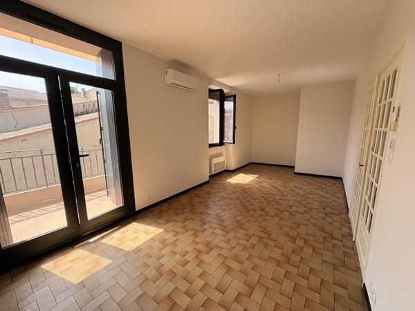 Maison à louer 690 € CC ST HILAIRE 3 p 74 m² DPE D