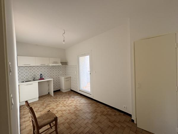 Maison à louer 690 € CC ST HILAIRE 3 p 74 m² DPE D