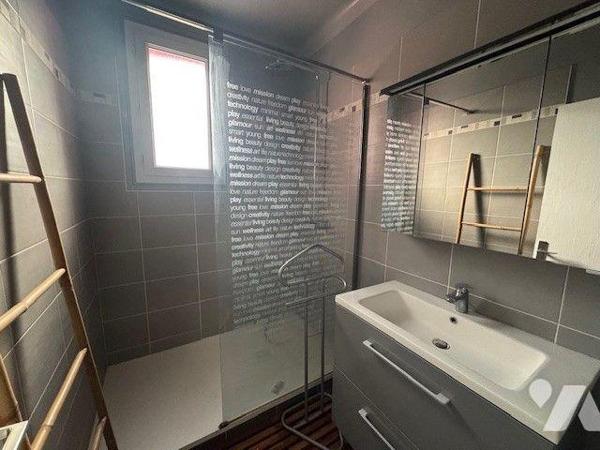 A vendre appartement à CAUDAN (56)

Au coeur du bourg, découvrez cet appartement à rafraichir...
