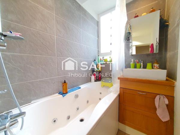 Appartement lumineux et entretenu au coeur de la Butte Montceau