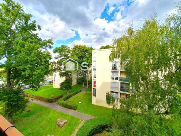 Appartement lumineux et entretenu au coeur de la Butte Montceau