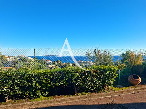 Appartement Cannes 2 pièces 26.72 m² - Rez-de-jardin - Vue mer - Vue mer - Croix des Gardes - Piscine - Tennis - Jardins