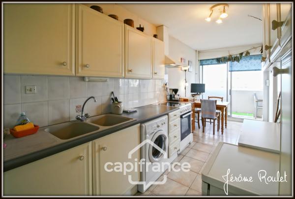 Dpt Vienne (86), à vendre POITIERS Couronneries, appartement T5 de 91 m² avec cave et balcon