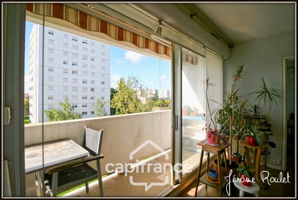 Dpt Vienne (86), à vendre POITIERS Couronneries, appartement T5 de 91 m² avec cave et balcon