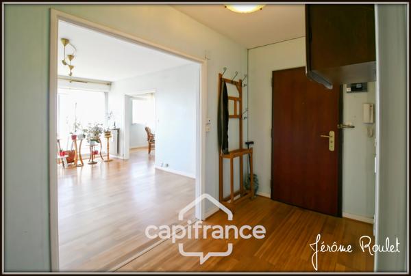 Dpt Vienne (86), à vendre POITIERS Couronneries, appartement T5 de 91 m² avec cave et balcon